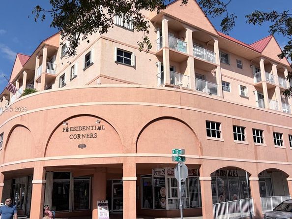 199 SW 12th Ave 415B, Miami FL 33130