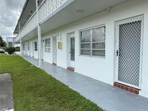 11 NE 204th St 6D, Miami Gardens FL 33179