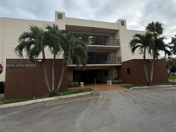 8015 SW 107th Ave 213, Miami FL 33173