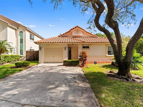 9815 NW 5th Place, Plantation FL 33324