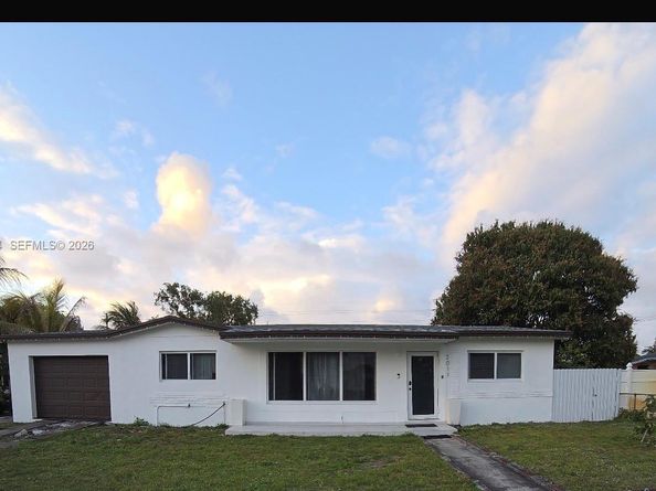 2011 NW 178th St, Miami Gardens FL 33056