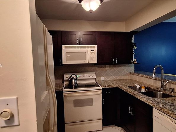 5835 Washington St 49, Hollywood FL 33023