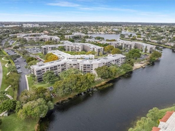 900 Colony Point Cir 317, Pembroke Pines FL 33026