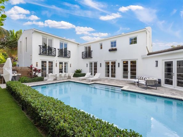 2887 Pine Tree Dr, Miami Beach FL 33140