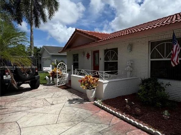 4390 NW 4th Ct, Coconut Creek FL 33066