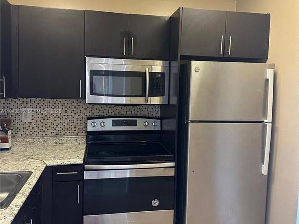 488 NW 165th St Rd B115, Miami FL 33169