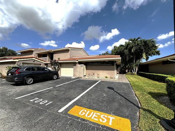 2001 S Saint Andrews Rd 121, Hollywood FL 33021