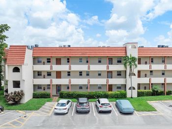 2800 W Sunrise Lakes Dr