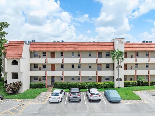 2800 W Sunrise Lakes Dr 202, Sunrise FL 33322