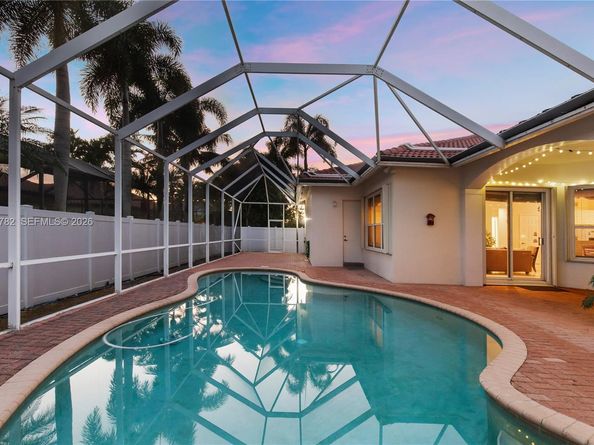 15966 SW 3rd St, Pembroke Pines FL 33027