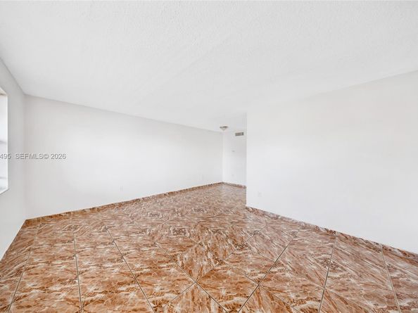 301 NW 177th St 201, Miami Gardens FL 33169