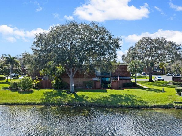 11875 SW 12th Pl, Davie FL 33325