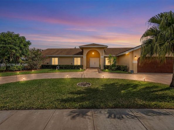 450 NW 201st Ave, Pembroke Pines FL 33029