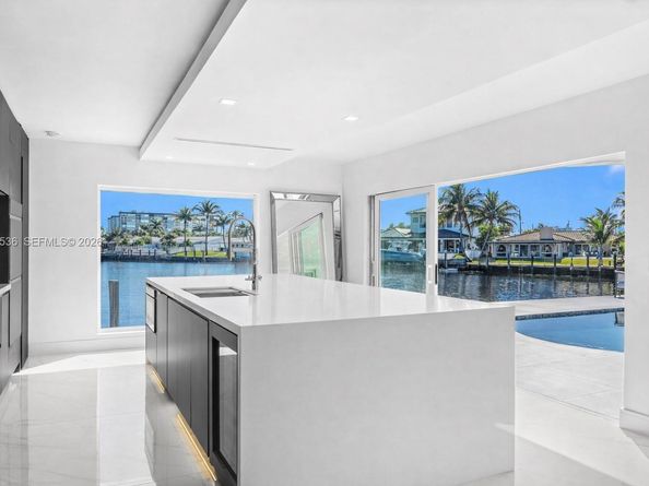 670 SE 7th Ave, Pompano Beach FL 33060