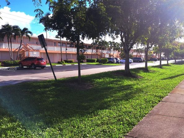 901 SW 11th Ave 4H, Hallandale Beach FL 33009