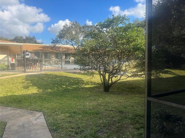 5851 Washington St 84, Hollywood FL 33121