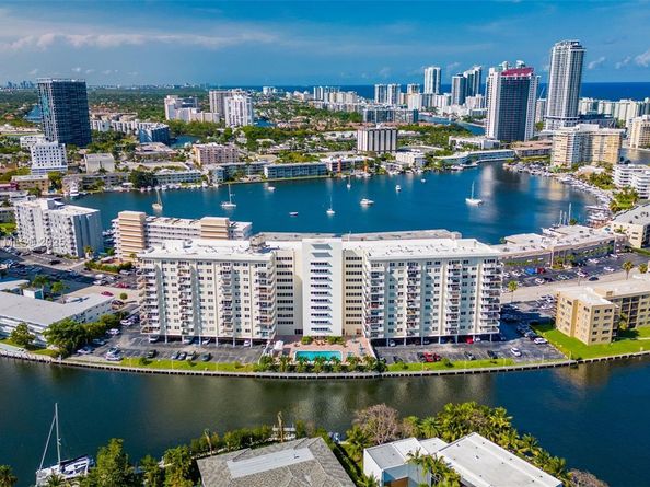 401 Golden Isles Dr 304, Hallandale Beach FL 33009