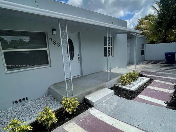 783 NW 98th St, Miami FL 33150
