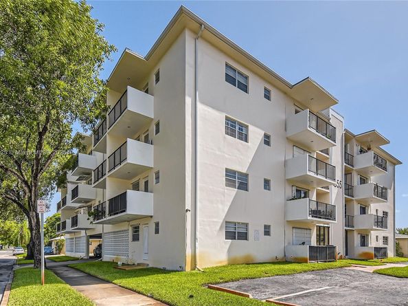 1855 Plunkett St 406, Hollywood FL 33020