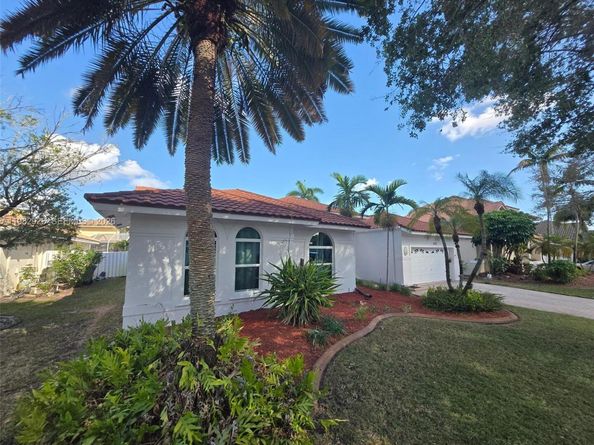 1583 NW 182nd Way, Pembroke Pines FL 33029