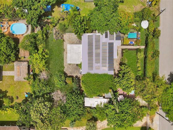 70 NE 152nd St, Miami FL 33162