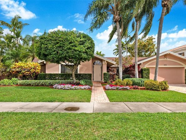 2011 NE 211th Ter, Miami FL 33179