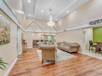 5706 S Travelers Palm Ln