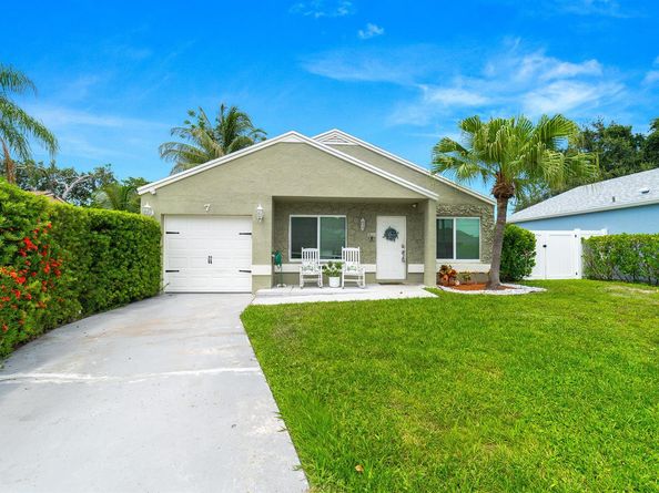 7 Cardiff Way, Boynton Beach FL 33426