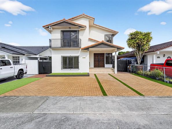 1285 W 42nd Pl, Hialeah FL 33012