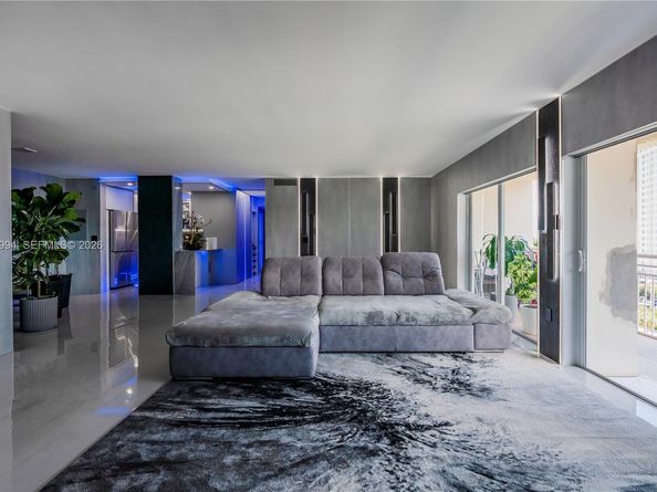 400 SE Kings Point Dr 82223, Sunny Isles Beach FL 33160
