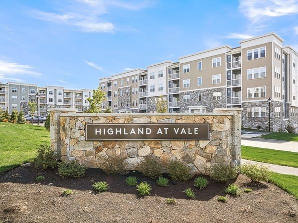 2 Stratton Dr 307, Woburn MA 01801