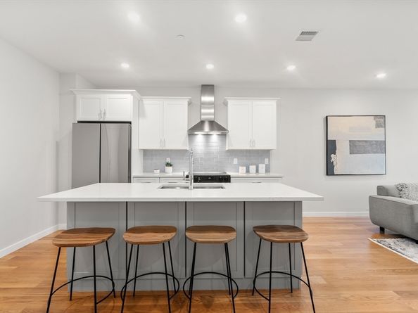 267 Old Colony 503, Boston MA 02127