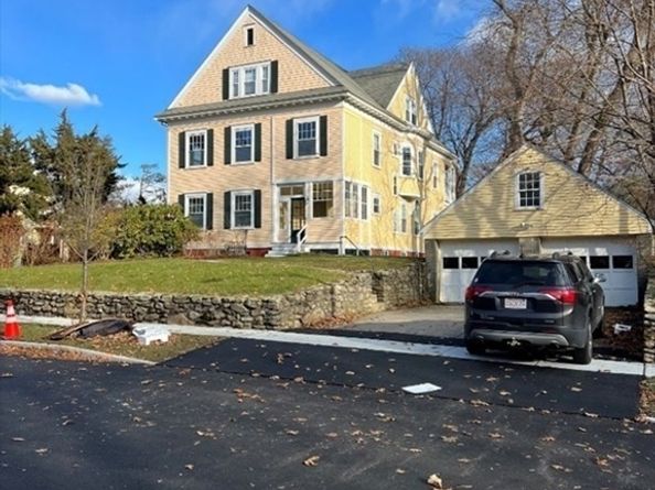 73 Moore Avenue, Worcester MA 01602