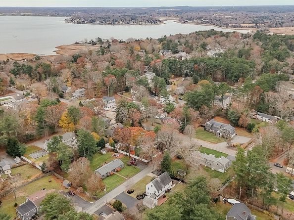 12 Spruce Ln, Duxbury MA 02332