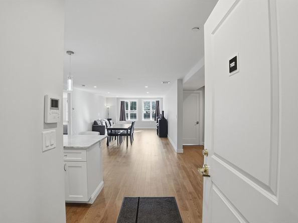 9 Independence Ave 102, Braintree MA 02184