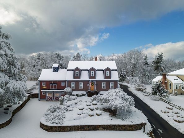 82 Lester Ln, Weymouth MA 02188