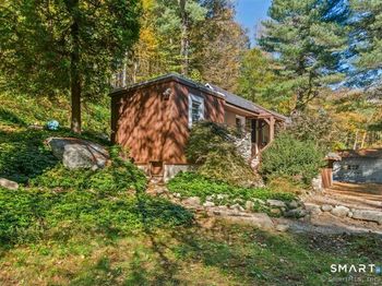 492 Newtown Turnpike