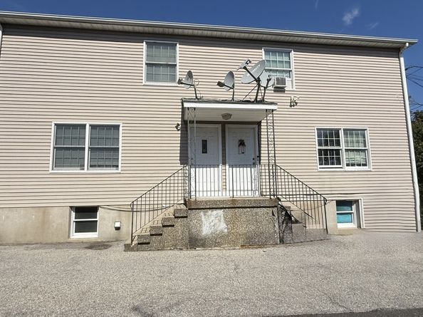 31 Waterbury Avenue, Stamford CT 06902