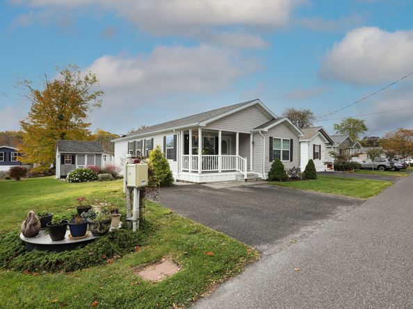 31 Greenlawn Drive, Danbury CT 06810