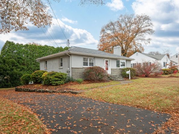 735 Chickadee Lane, Stratford CT 06614