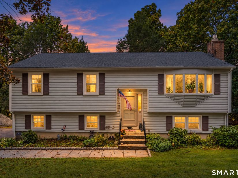 13 Ken Oaks Drive, Danbury CT 06810