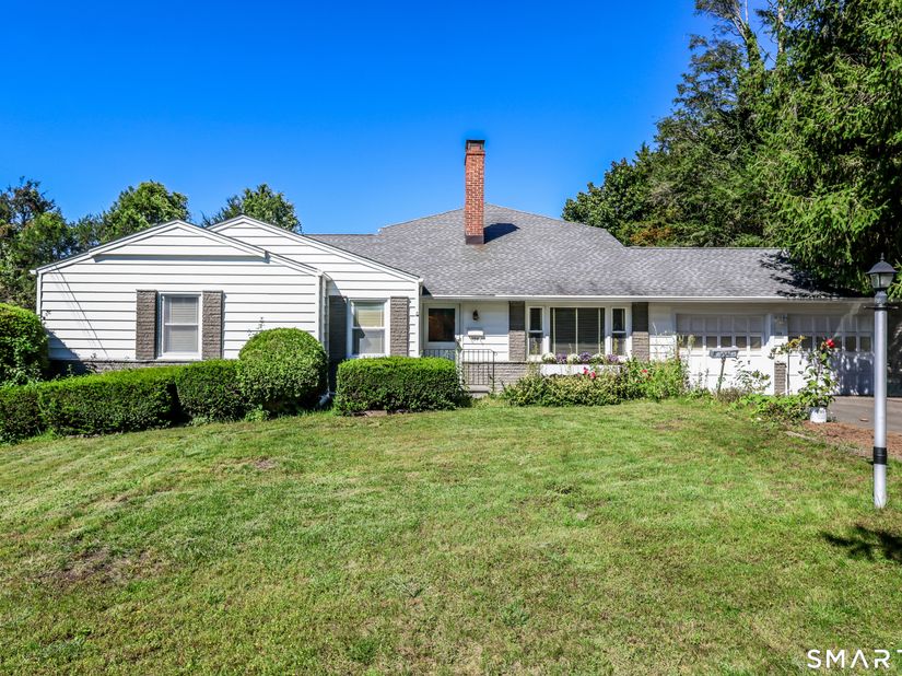 124 Chestnut Hill Road, Trumbull CT 06611