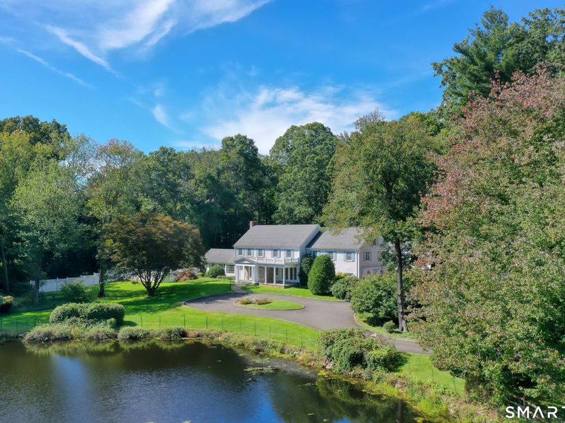 34 Sherwood Lane, New Canaan CT 06840