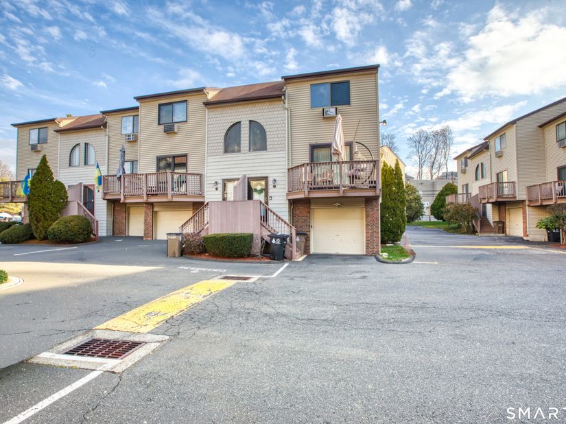 60 Lawn Avenue 20, Stamford CT 06902