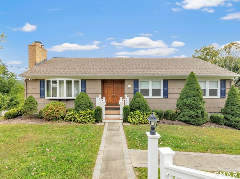 25 Riverview Avenue, Shelton CT 06484