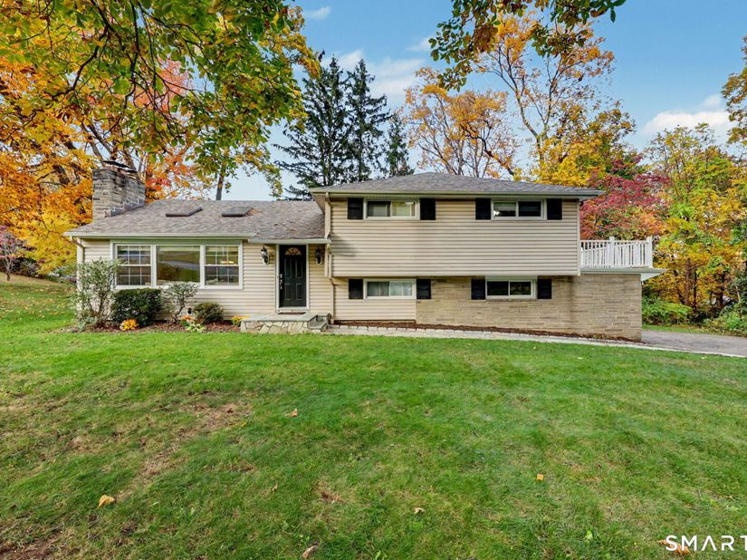 15 Geraldine Circle, Trumbull CT 06611
