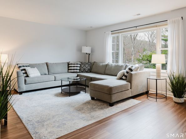 40 Village Walk 40, Wilton CT 06897