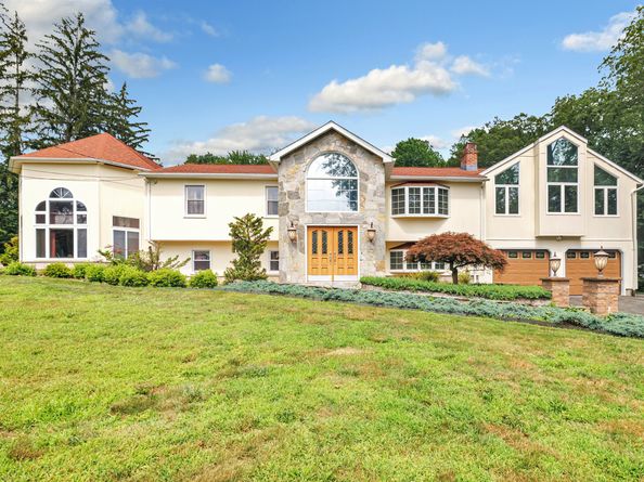 40 Walnut Street, Monroe CT 06468