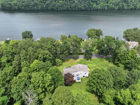21 Lillinonah Drive, Brookfield CT 06804