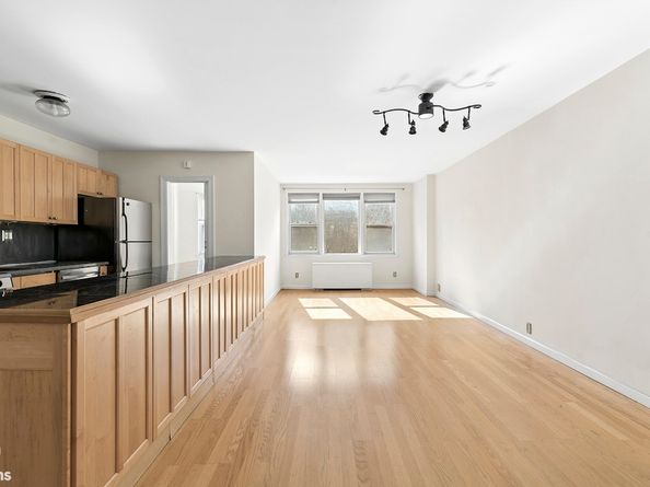 201 East 36th Street 9F, New York NY 10016